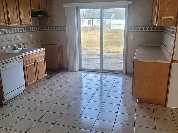 5th image of 26608 Kathy St