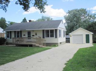 703 S 7th St, Oregon, IL 61061