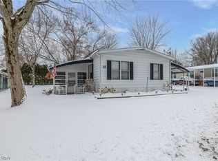 15 Kimberly Ln, Olmsted Falls, OH 44138