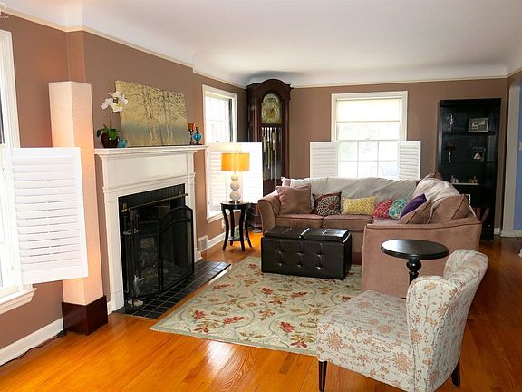 3rd image of 1109 Kensington Ave