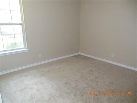 2nd image of 2201 Harlow Ln