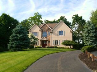 59 Village Dr, Mahwah, NJ 07430