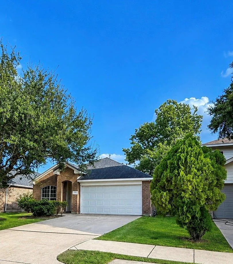 3 bed, 2.0 bath, 1590 sqft, $1,895 — Photo 1