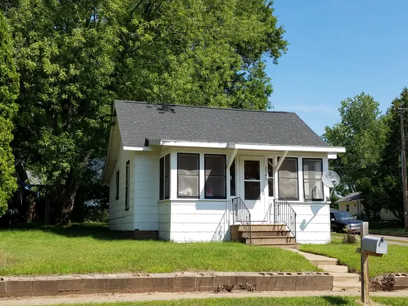 2740 S Slope Ter, Eau Claire, WI 54703