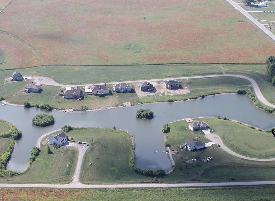 2nd image of 108 Lake Shore Dr