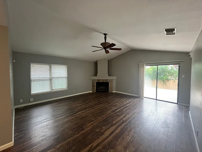 7986 Wayside Trl — Photo 4