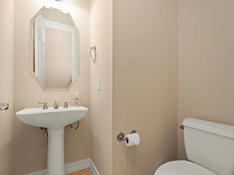 4230 Holland Ave — Photo 8