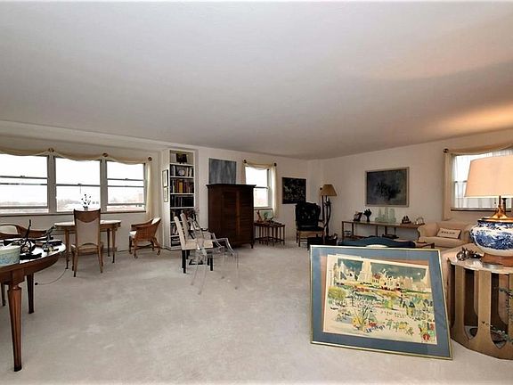 3rd image of 13800 Shaker Blvd APT 902