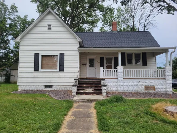 570 W Maple St, Nashville, IL 62263