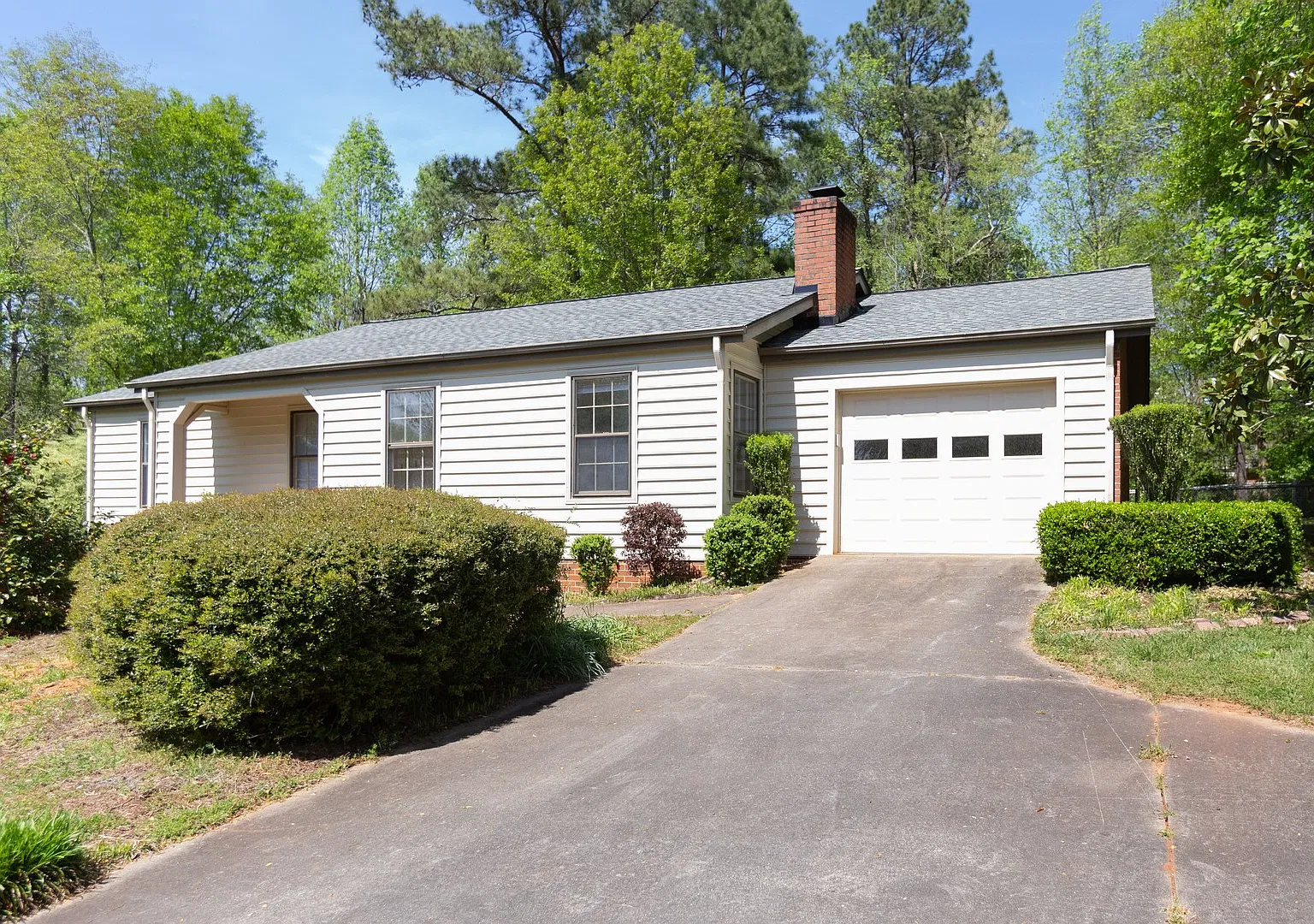 Available 3/2 house in Green Acres! — Photo 2