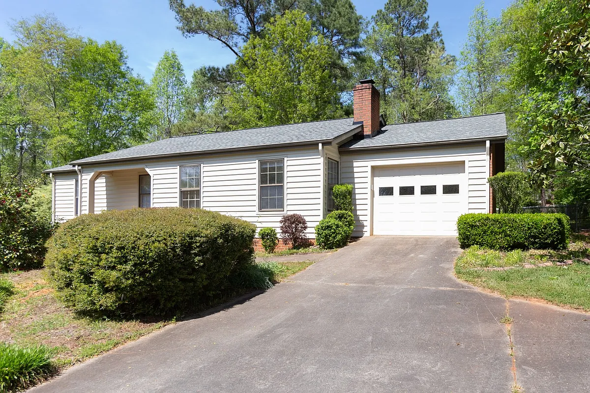 Building Photo - 225 Holcomb Dr