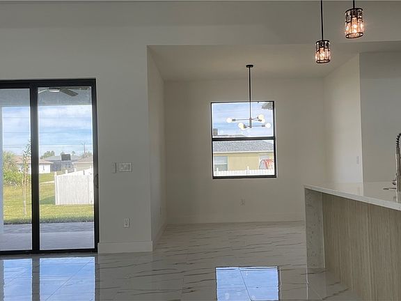 4th image of 923 NE 2nd Ave