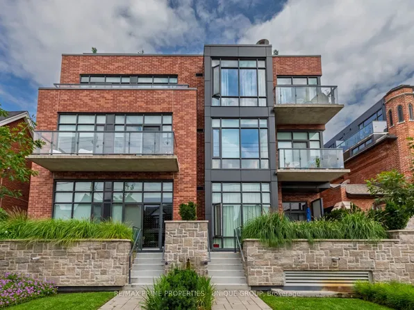 245 Perth Ave #304, Toronto, ON M6P 3X9