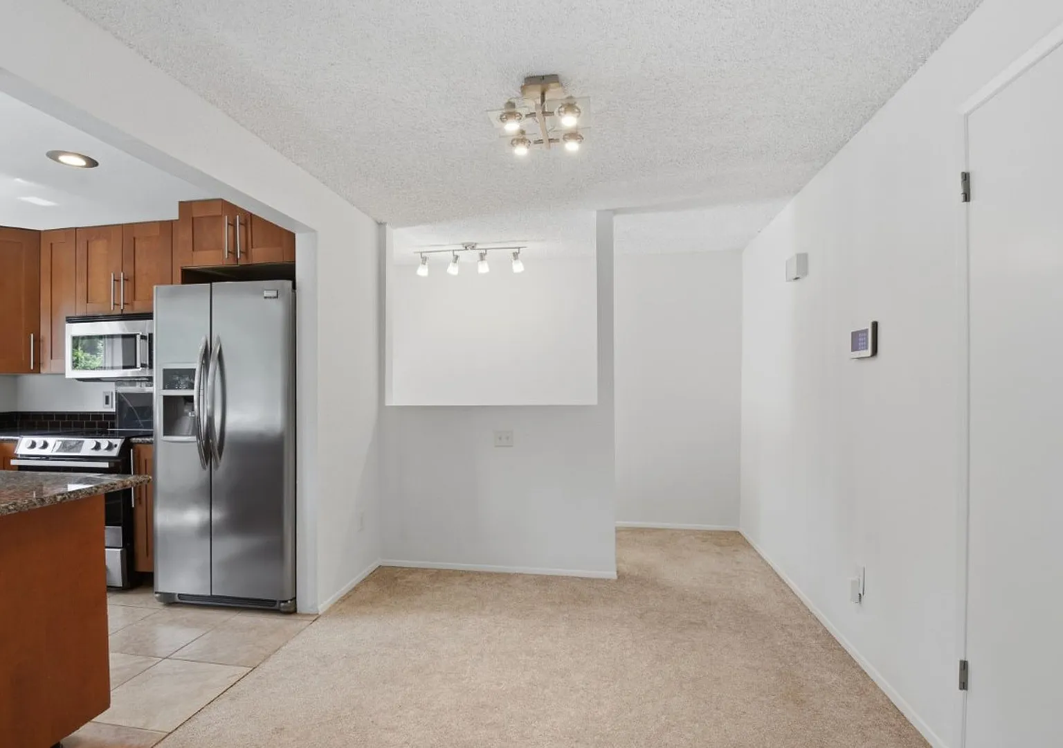 2Bd/1.5Ba Edmonds Condo — Photo 3