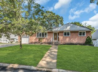 50 Jerome Street, Lindenhurst, NY 11757