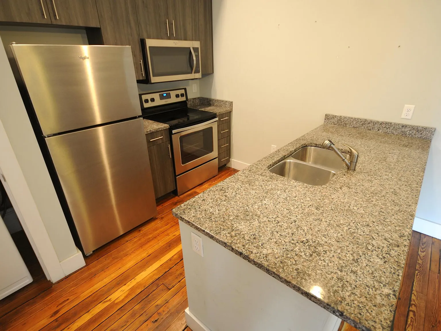 117 W Broad St — Photo 2