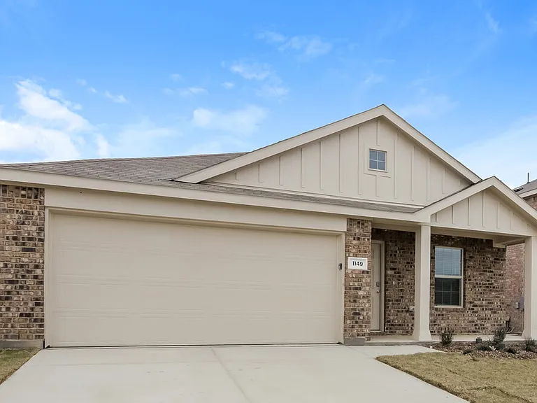1149 Crestview Dr — Photo 3