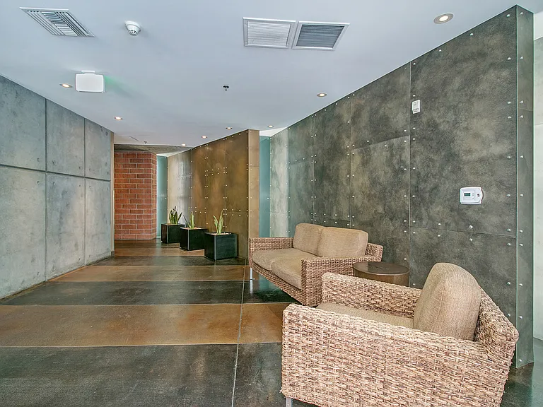 527 10th Ave #410 — Photo 33