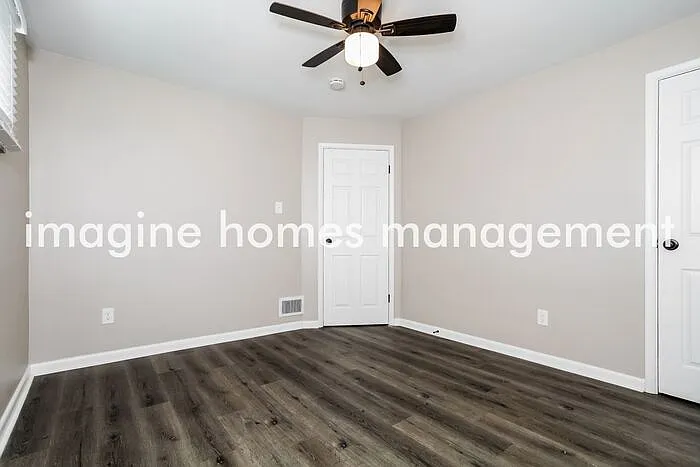 2701 Sandhurst Dr — Photo 9