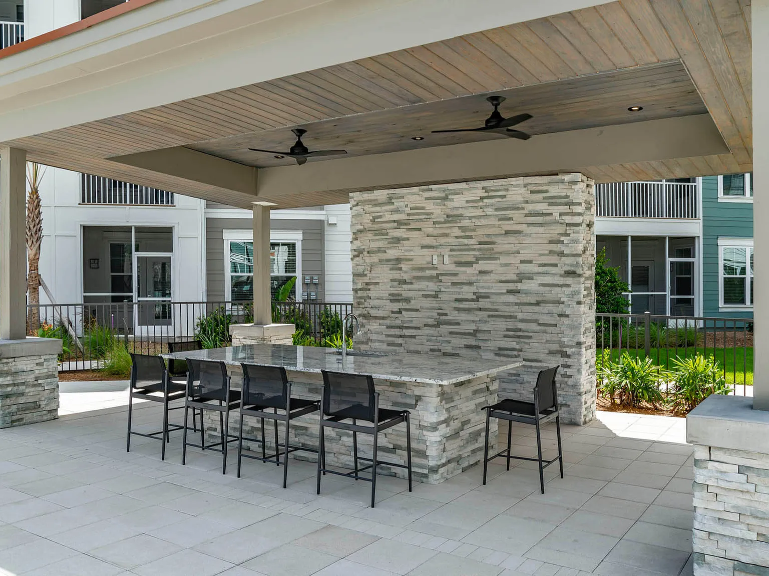 Essex Luxe Apartments — Photo 4