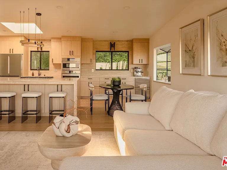 7802 Torreyson Dr — Photo 10