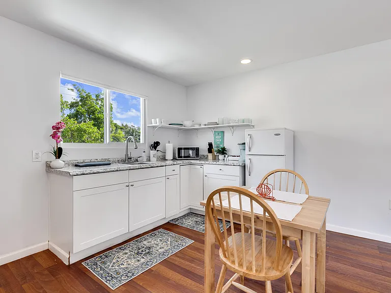 242 SW 9th St — Photo 31