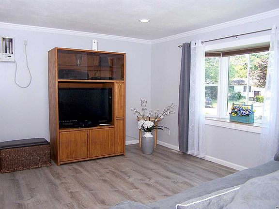 3rd image of 2717 Kane Ave