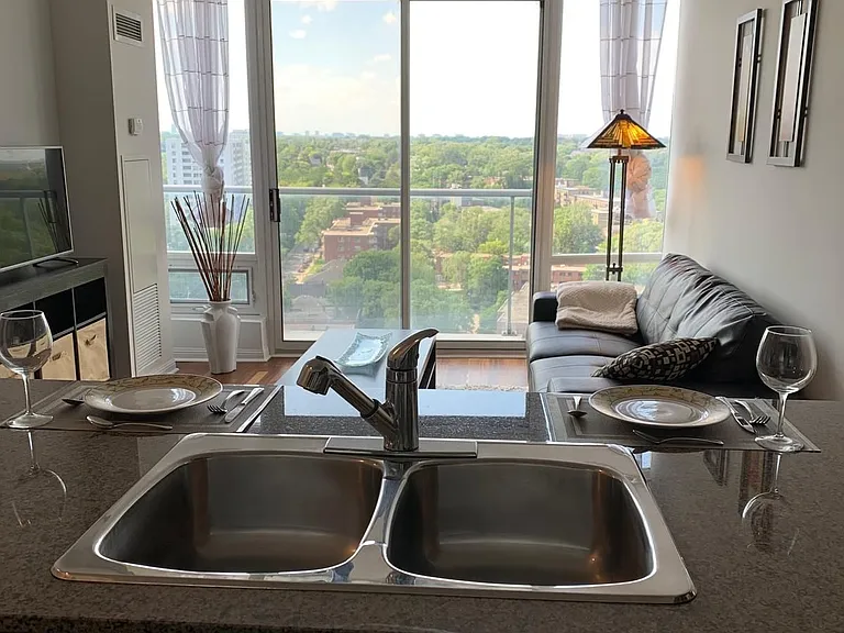 15 Windermere Ave #1803 — Photo 9