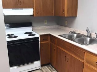 6 S Sheakley Ave APT 1, New Hampton, IA 50659