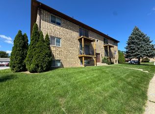 3021 4th St #6, Moline, IL 61265