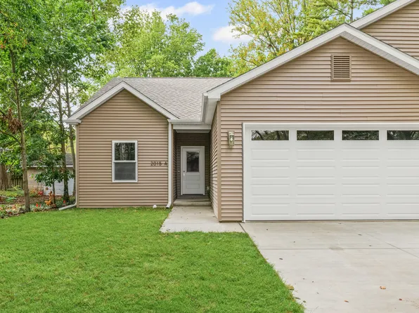 2015 Cureton Dr #A, Urbana, IL 61801