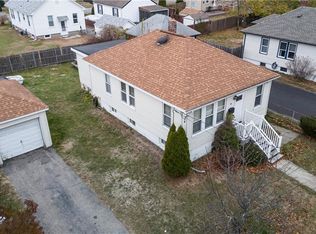 33 Hargraves St, Warwick, RI 02889