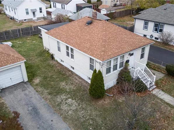 33 Hargraves St, Warwick, RI 02889