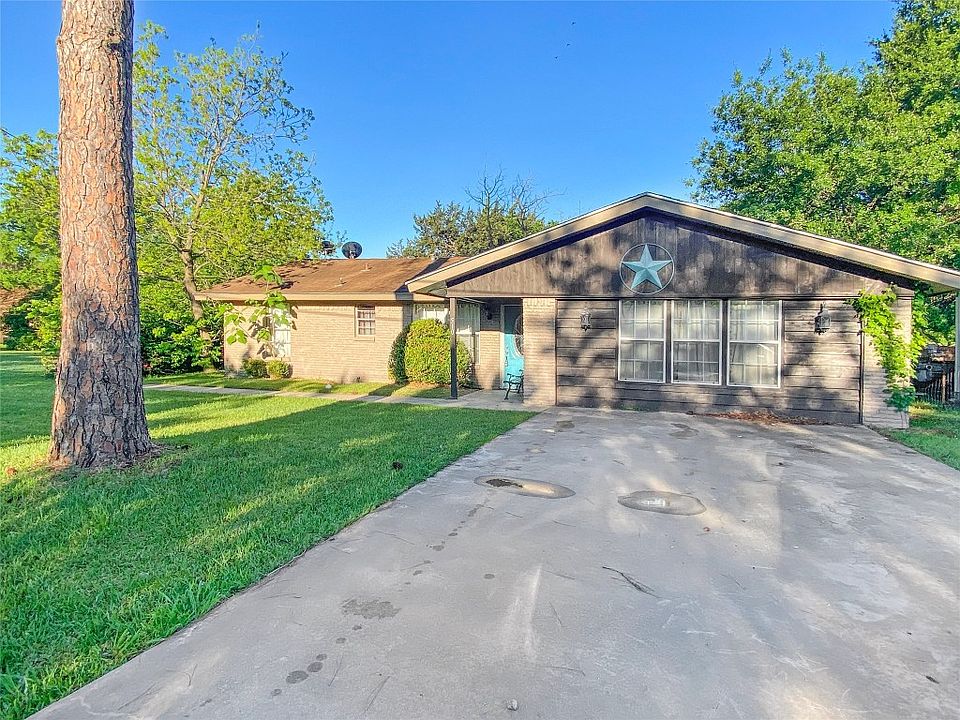 510 S Grand St, Wolfe City, TX 75496 Zillow