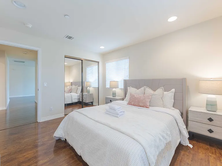 255 S California St — Photo 18