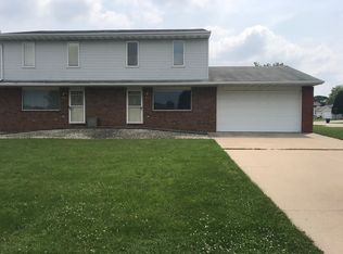 821-823 Warbler Ln, Neenah, WI 54956