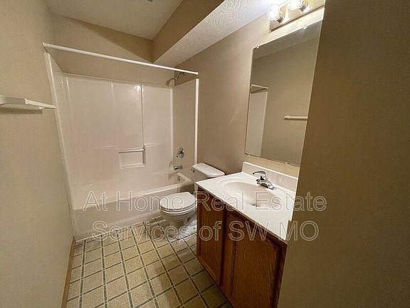 4th image of 3031 N Fremont Ave