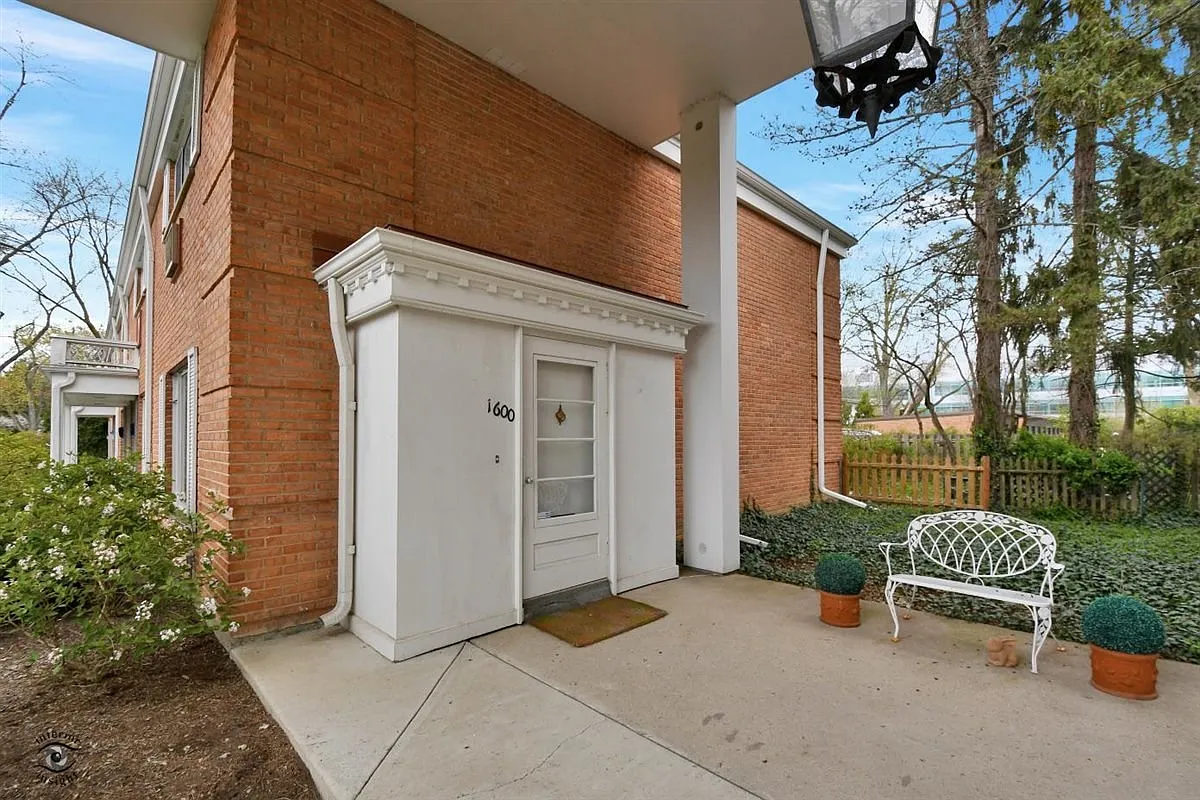 1600 Palmgren Dr photo 1