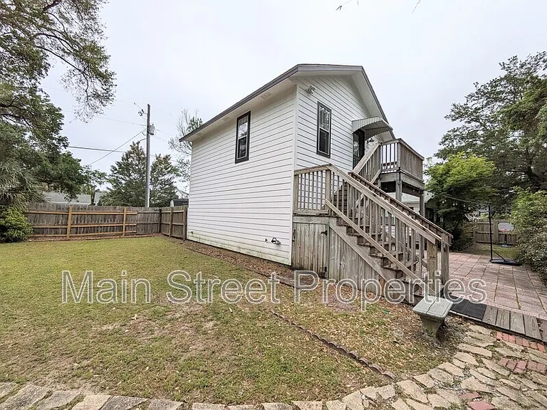 1705 N 17th Ave — Photo 2