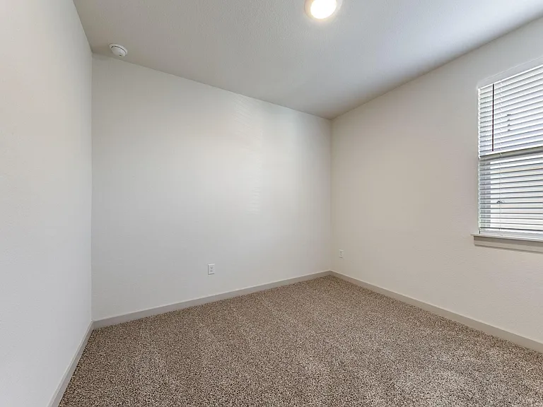 2416 Tucker Ln — Photo 22