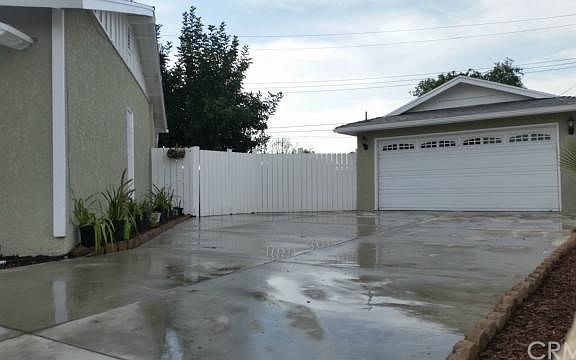4th image of 15251 Mystic St