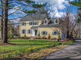5 Autumn Dr, Basking Ridge, NJ 07920
