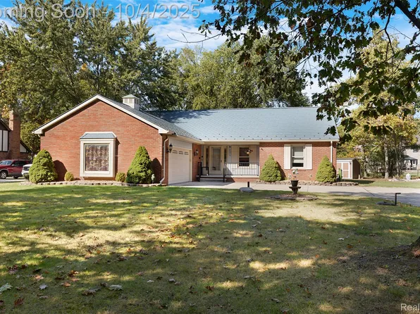 8614 Island Blvd, Grosse Ile, MI 48138