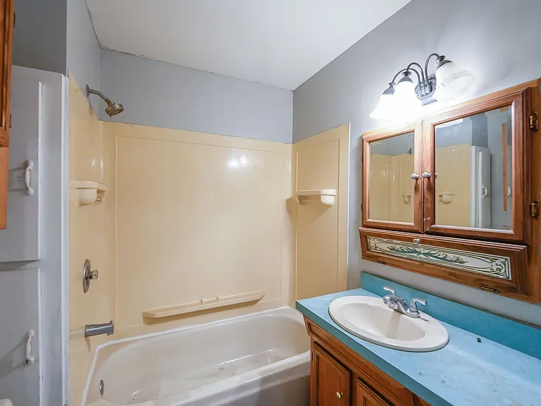 1808 E Oak St — Photo 14