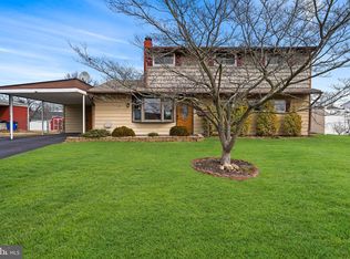 296 Thornridge Dr, Levittown, PA 19054