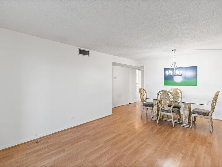 2515 NE 2nd Ct #418 — Photo 18