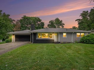 1082 Genella St, Waterford, MI 48328