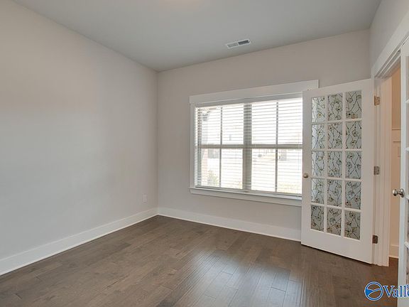 5th image of 104 Whitner Dr