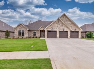 304 Magnolia Dr, Muscle Shoals, AL 35661
