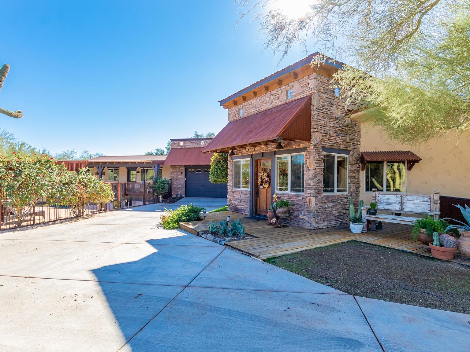 孔雀28 Featured Property Listings in Sarasota, FL | Candy Swick Company